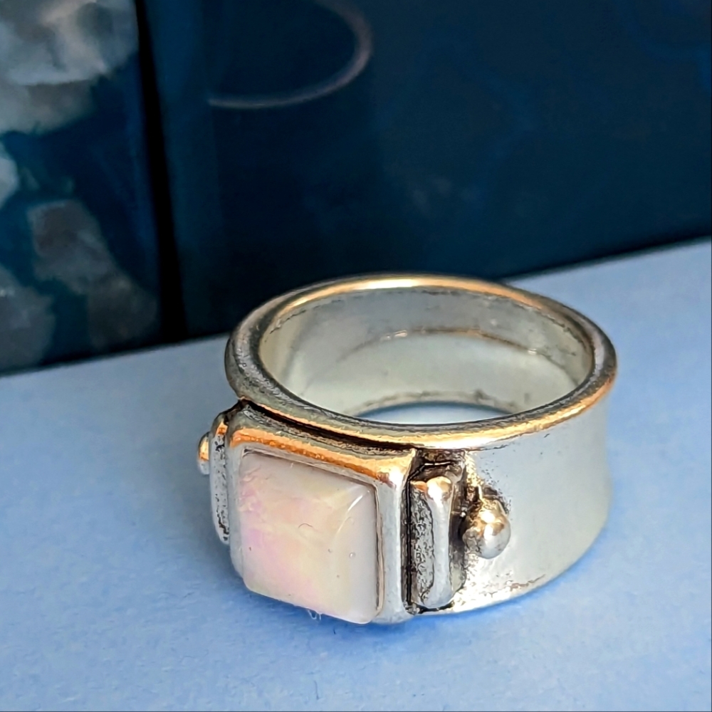 Pearlescent Ring
